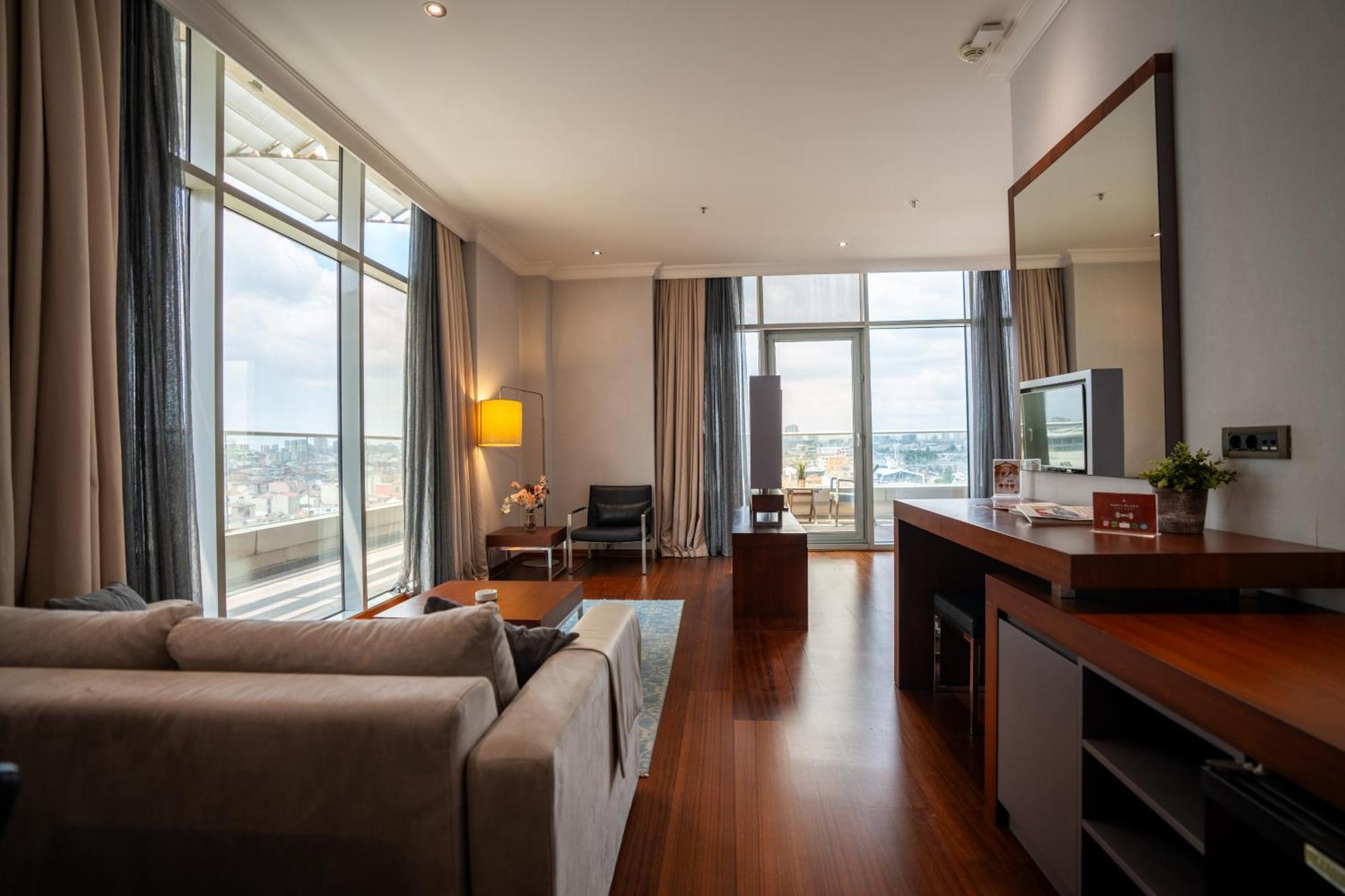 Adm Grand Hotel — Photos 1